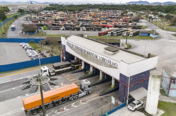 Portos do Paraná promove ação do Maio Amarelo com foco em caminhoneiros e segurança nas estradas